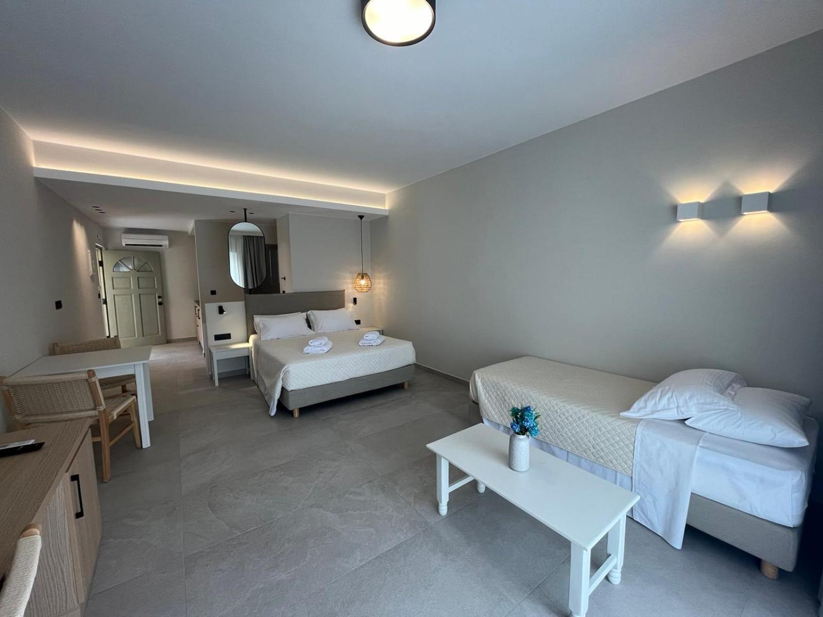 Mediterranean Sea Top Floor Palaiochora Exteriér fotografie