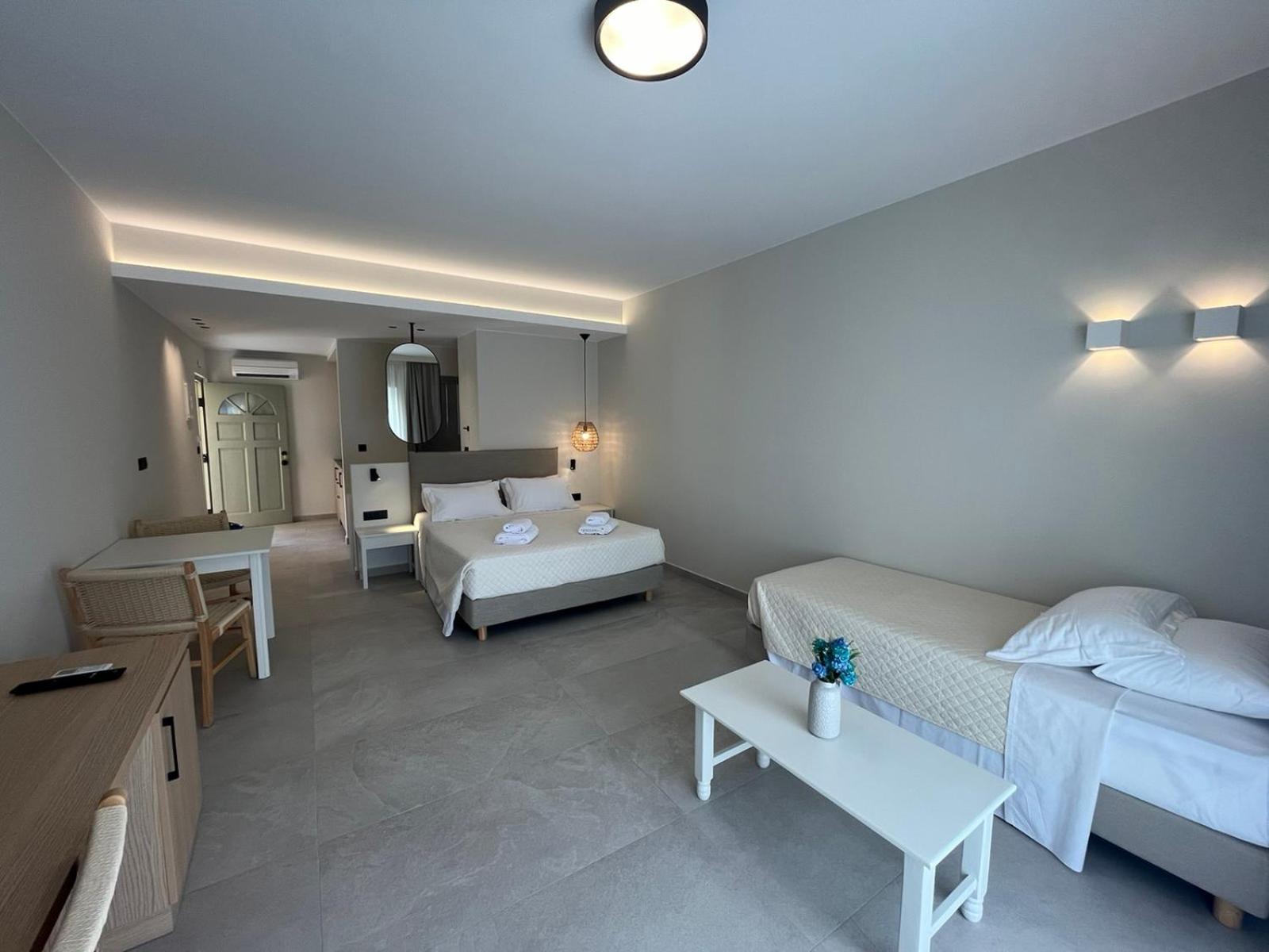 Mediterranean Sea Top Floor Palaiochora Exteriér fotografie